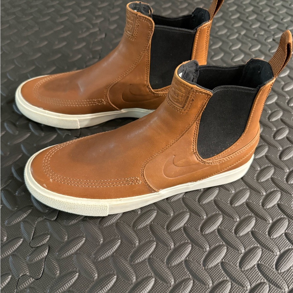 Nike Brown Leather Chelsea Boots